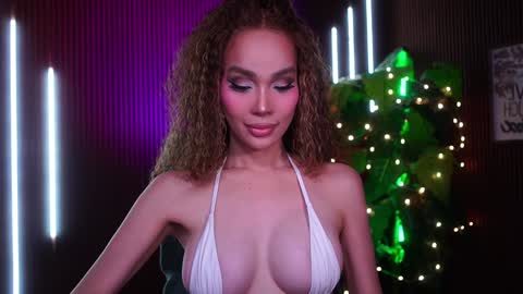 Snapshot of xforyoureyesonlyx chatting on November 8, 2025, 3:39 am Anne online show from November 8, 2025, 3:39 am