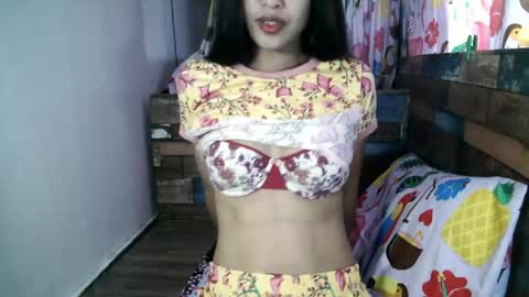 xgurlxlaloox online show from April 14, 2026, 12:49 am