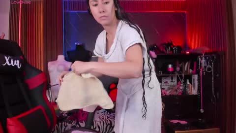 XiaQueen   I M online show from May 19, 2026, 11:49 am