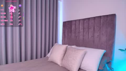 XIMENA LOPEZ online show from May 17, 2026, 9:00 pm