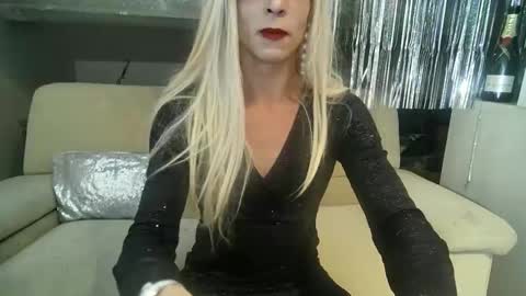 Snapshot of xlecram chatting on January 11, 2025, 8:54 pm Wendy online show from January 11, 2025, 8:54 pm