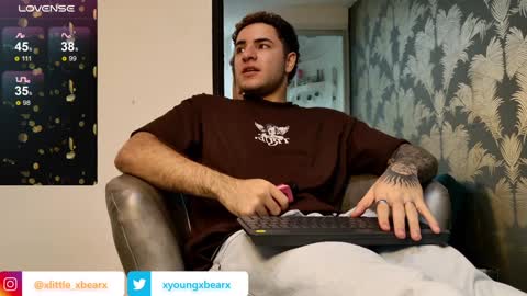 Snapshot of xlittle_xbearx chatting on December 18, 2024, 2:10 am Kev online show from December 18, 2024, 2:10 am