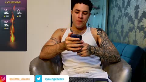 Snapshot of xlittle_xbearx chatting on January 28, 2025, 2:53 am Kev online show from January 28, 2025, 2:53 am