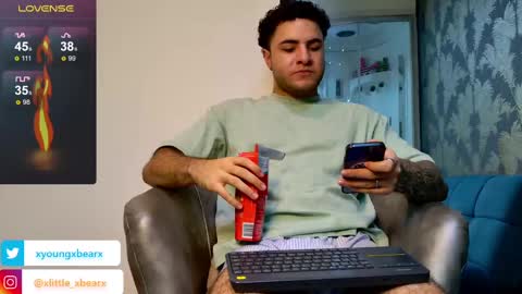 Snapshot of xlittle_xbearx chatting on February 25, 2025, 2:25 am Kev online show from February 25, 2025, 2:25 am