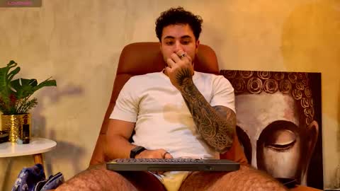 Snapshot of xlittle_xbearx chatting on October 2, 2025, 5:25 am Kev online show from October 2, 2025, 5:25 am