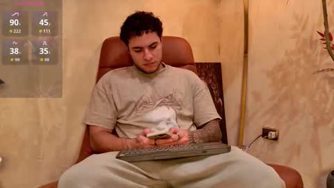 Snapshot of xlittle_xbearx chatting on October 14, 2025, 2:56 am Kev online show from October 14, 2025, 2:56 am