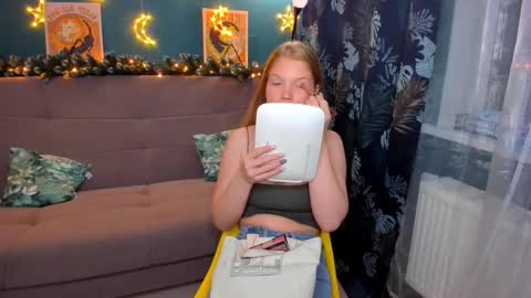 Snapshot of xloe_queen chatting on December 16, 2024, 2:16 pm Chloe online show from December 16, 2024, 2:16 pm