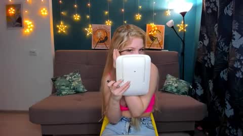 Snapshot of xloe_queen chatting on January 13, 2025, 8:05 am Chloe online show from January 13, 2025, 8:05 am