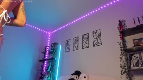   online show from January 6, 2026, 9:02 am