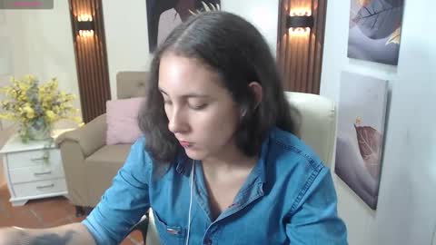 Snapshot of xlunna chatting on October 22, 2025, 8:30 pm lunna online show from October 22, 2025, 8:30 pm