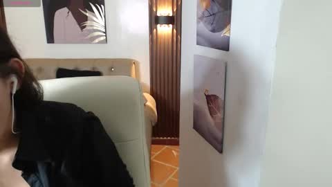 Snapshot of xlunna chatting on October 25, 2025, 7:41 pm lunna online show from October 25, 2025, 7:41 pm