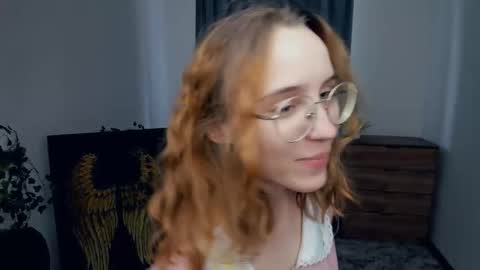 Snapshot of xo_lil_dream chatting on September 9, 2025, 7:52 am Kylie online show from September 9, 2025, 7:52 am