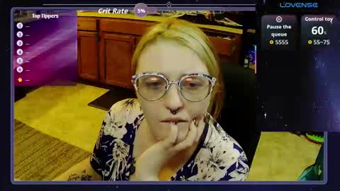 Snapshot of xravenstouchx chatting on October 26, 2025, 3:23 am Raven online show from October 26, 2025, 3:23 am