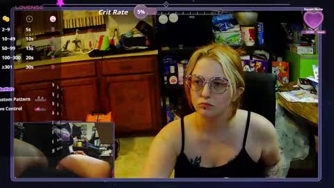 Snapshot of xravenstouchx chatting on November 4, 2025, 6:34 am Raven online show from November 4, 2025, 6:34 am