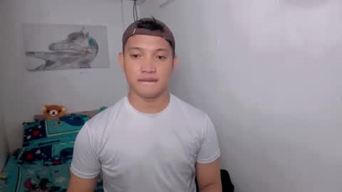 xsebastian19 online show from May 1, 2026, 9:47 am