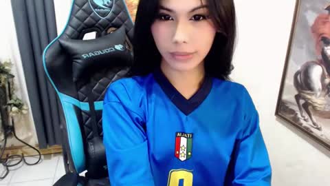 Snapshot of xseductive_airax chatting on December 3, 2024, 3:33 pm aira online show from December 3, 2024, 3:33 pm