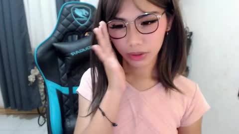 Snapshot of xseductive_airax chatting on December 8, 2024, 10:36 pm aira online show from December 8, 2024, 10:36 pm