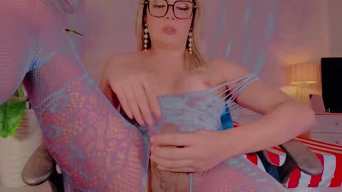 Snapshot of xseductivemichellex chatting on March 3, 2025, 11:11 am Michelle online show from March 3, 2025, 11:11 am