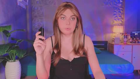 Snapshot of xseductivemichellex chatting on October 7, 2025, 8:33 am Michelle online show from October 7, 2025, 8:33 am