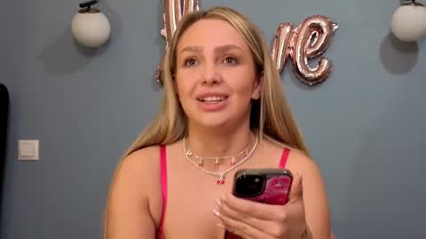 Snapshot of xsexycouples chatting on March 7, 2025, 6:54 pm AnnaMaee online show from March 7, 2025, 6:54 pm