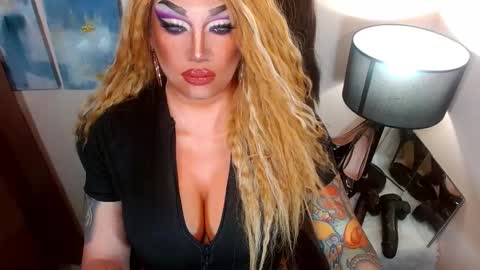 Snapshot of xshadowseductressmitchx chatting on September 18, 2025, 4:03 am Cattaleya online show from September 18, 2025, 4:03 am