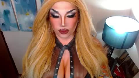 Snapshot of xshadowseductressmitchx chatting on September 29, 2025, 6:51 am Cattaleya online show from September 29, 2025, 6:51 am