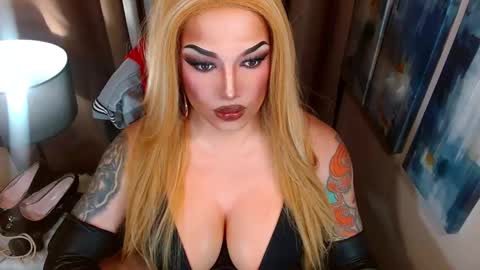 Snapshot of xshadowseductressmitchx chatting on November 30, 2025, 7:56 am Cattaleya online show from November 30, 2025, 7:56 am