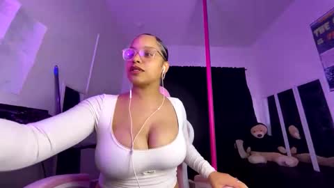 xStarGazingx online show from April 23, 2026, 2:46 am