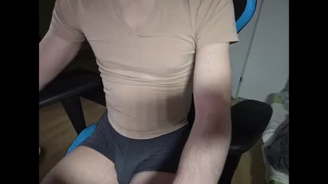 Snapshot of xufffix chatting on December 29, 2024, 3:54 am N online show from December 29, 2024, 3:54 am