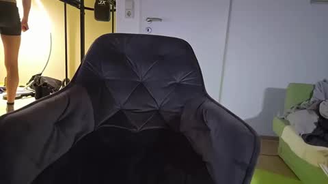 Snapshot of xufffix chatting on January 1, 2025, 7:20 am N online show from January 1, 2025, 7:20 am