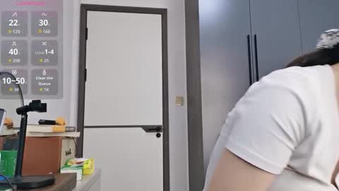 xuyihan online show from February 24, 2026, 5:38 am