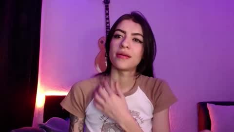 Snapshot of xx_johnson_xx chatting on October 15, 2025, 8:58 am VALE online show from October 15, 2025, 8:58 am