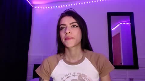 Snapshot of xx_johnson_xx chatting on October 27, 2025, 9:35 am VALE online show from October 27, 2025, 9:35 am