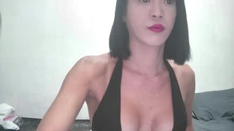 Snapshot of xxglamonatrixx chatting on June 17, 2026, 4:37 am Raine online show from June 17, 2026, 4:37 am