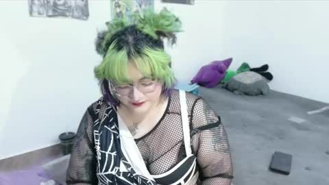 xxgreengoodxx online show from April 19, 2026, 8:44 pm
