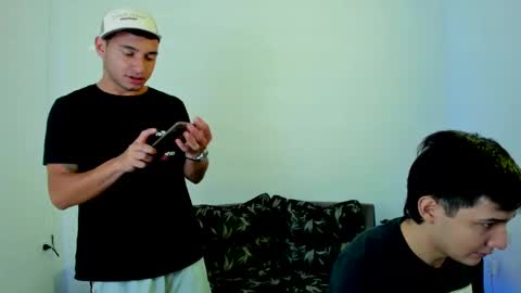 Snapshot of xxhoty0ung_boysxx chatting on February 13, 2025, 3:24 pm David and Mike online show from February 13, 2025, 3:24 pm