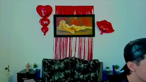 Snapshot of xxhoty0ung_boysxx chatting on February 14, 2025, 9:10 pm David and Mike online show from February 14, 2025, 9:10 pm