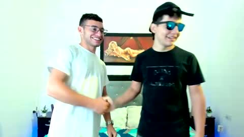 Snapshot of xxhoty0ung_boysxx chatting on February 17, 2025, 2:37 pm David and Mike online show from February 17, 2025, 2:37 pm