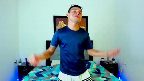 Snapshot of xxhoty0ung_boysxx chatting on February 19, 2025, 10:53 pm David and Mike online show from February 19, 2025, 10:53 pm