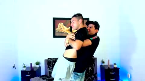 Snapshot of xxhoty0ung_boysxx chatting on March 1, 2025, 6:32 pm David and Mike online show from March 1, 2025, 6:32 pm