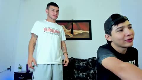 Snapshot of xxhoty0ung_boysxx chatting on March 5, 2025, 8:53 pm David and Mike online show from March 5, 2025, 8:53 pm