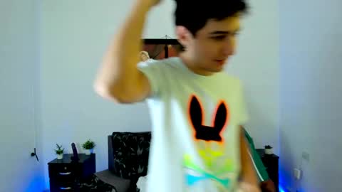 Snapshot of xxhoty0ung_boysxx chatting on March 6, 2025, 8:48 pm David and Mike online show from March 6, 2025, 8:48 pm