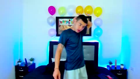 Snapshot of xxhoty0ung_boysxx chatting on March 8, 2025, 8:57 pm David and Mike online show from March 8, 2025, 8:57 pm