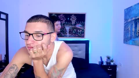 Snapshot of xxhoty0ung_boysxx chatting on September 17, 2025, 7:15 pm David and Mike online show from September 17, 2025, 7:15 pm