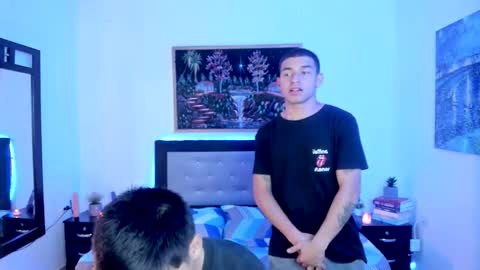 Snapshot of xxhoty0ung_boysxx chatting on September 23, 2025, 6:33 pm David and Mike online show from September 23, 2025, 6:33 pm