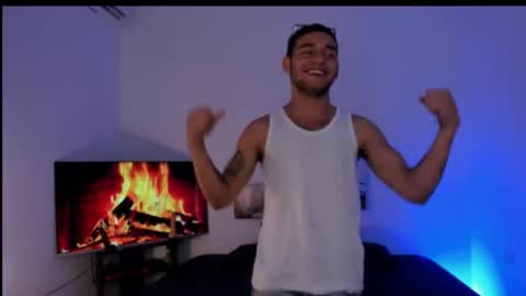 Snapshot of xxhoty0ung_boysxx chatting on November 18, 2025, 8:02 pm David and Mike online show from November 18, 2025, 8:02 pm