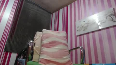 xxrowenatastycockforyouxx online show from February 27, 2025, 2:53 am