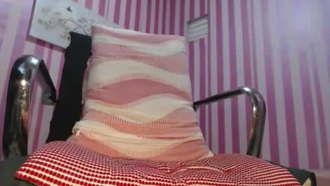 xxrowenatastycockforyouxx online show from November 11, 2025, 4:23 am