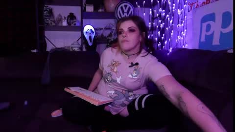 Snapshot of xxx_brattyslut_xxx chatting on February 23, 2025, 8:39 am CaliRaeMaxXx online show from February 23, 2025, 8:39 am