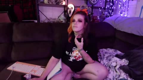 Snapshot of xxx_brattyslut_xxx chatting on March 4, 2025, 10:13 am CaliRaeMaxXx online show from March 4, 2025, 10:13 am